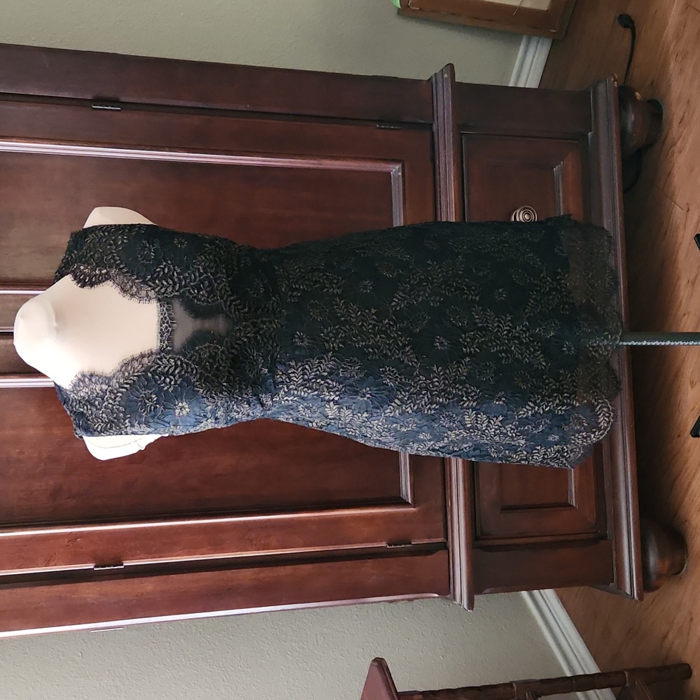 Elie Tahari cocktail dress. Black with gold. Size 4